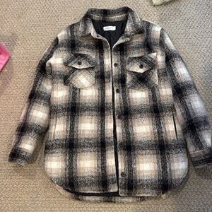 Carly Jean Los Angeles Plaid Lined Shacket. Size M.